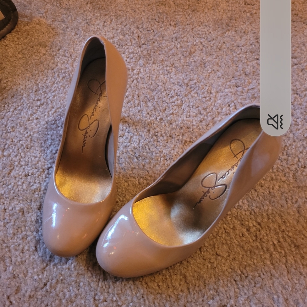 Jessica Simpson pumps!